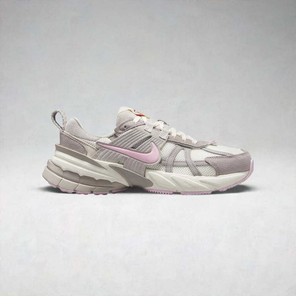 Nike V2K Run
Sail Pink Foam Sail College Grey - WORLDOFSHOES